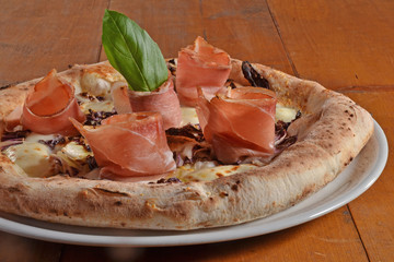 Pizza con jamon,prosciutto © Gustavo Andrade