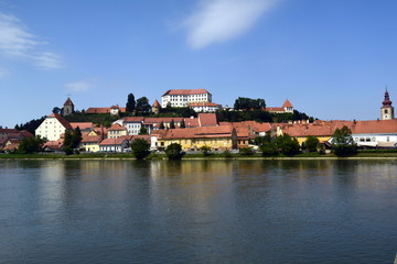 Fototapeta na wymiar Vista panorámica de la ciudad de Ptuj. Eslovenia