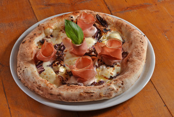 Pizza con jamon,prosciutto