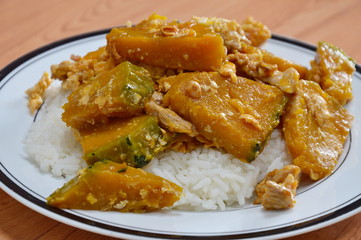 stir-fried pumpkin with pork and egg on rice