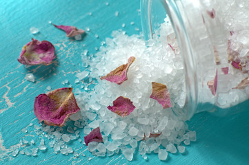 Bath salt with rose patels