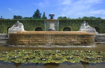 Fototapeta na wymiar The Josephine Fountain in the Rose Garden_Baden-Baden_gönner pl
