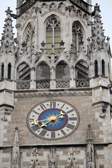 Obraz premium The clock on town hall at Marienplatz in Munich, Germany