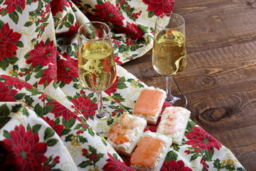 Tartine di gamberi e salmone