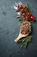 Cherry tomatoes, spices and whole grain spelt pasta
