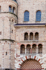 Fototapeta na wymiar Trierer Dom - Die älteste Bischofskirche Deutschlands