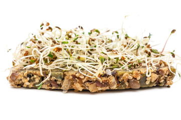 Körnerbrot mit Sprossen