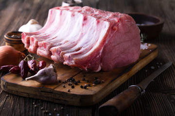 Raw pork chop - 98921387