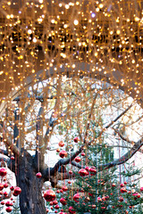Obraz premium Red Christmas balls hanging