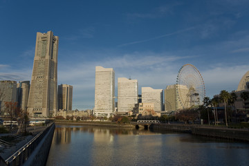 横浜みなとみらいの早朝、夜明けの風景