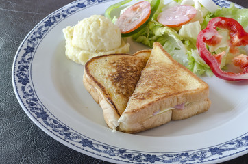 Grilled sandwich with cheese and ham