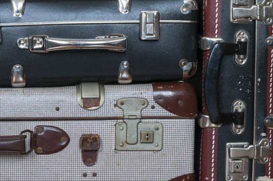 Ein Stapel alter Koffer