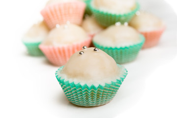 Pasticcini di pasta di mandorla con glassa, Cucina Sarda