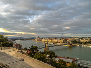 Fototapeta na wymiar Blick auf Budapest mit Donau