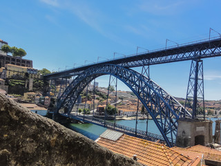 Naklejka premium Blaue Brücke in Porto
