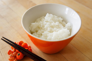 ガスで炊飯した　炊きたてのお米　おどり炊き　 
Home cooked rice