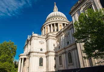 Fototapeta na wymiar Saint Pauls cathedral in London