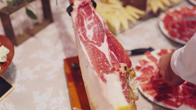 Slice the ham into small pieces