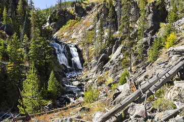 Fototapeta na wymiar Mystic falls - Buiscuit Basin - Yellowstone NP - Wyoming - USA