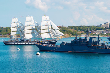 Fototapeta na wymiar Sailing ship and warship in the bay
