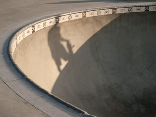 Skateboarder Shadow - 98987905