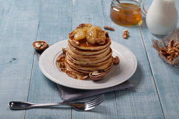 Pancake with caramelized bananas and honey