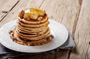 pancake with caramelized bananas and honey