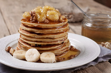 Pancake with caramelized bananas and honey