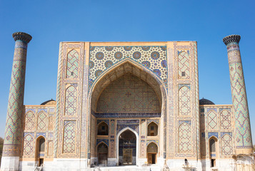 Fototapeta na wymiar Uzbekistan, Samarkand, the Ulugbek madrassah in Registan square