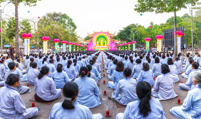 Obraz premium Ho Chi Minh City, Vietnam - December 27th, 2015: Square celebrate Buddha Amitabha Buddhist thousands sit in rows facing stage revered Buddha fantastic important in Ho Chi Minh city, Vietnam