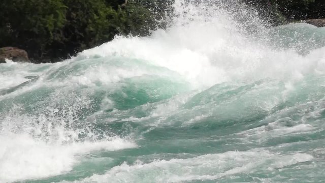 Die Stromschnellen nach den Niagara Falls