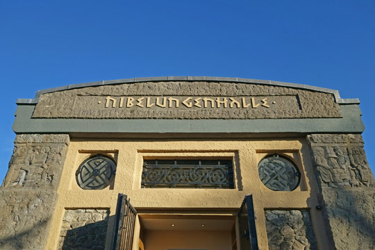 Nibelungenhalle