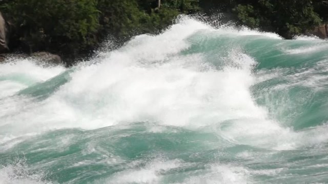 Die Stromschnellen nach den Niagara Falls