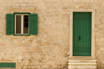 Fototapeta na wymiar Building with green door
