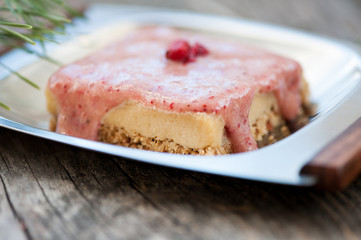 Raw cheese cake with wild strawberries