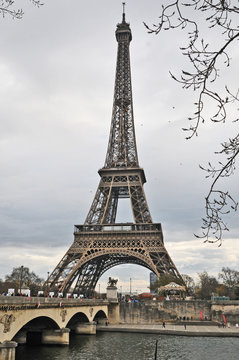 Parigi, la Tour Eiffel in Autunno