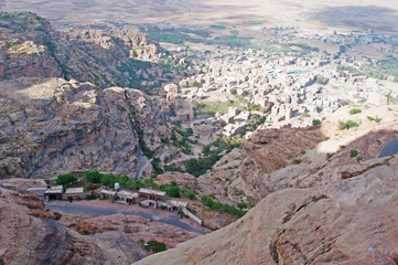 La valle di Shibam vista dalla citt&agrave; fortificata di Kawkaban, Yemen