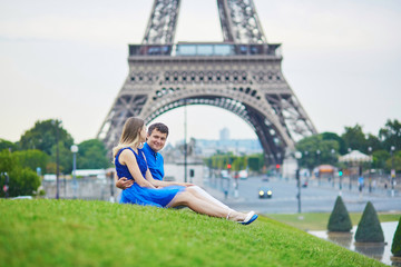 Fototapeta na wymiar Beautiful young dating couple in Paris
