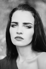 Naklejka premium Vogue style photo of sensual woman. Black and white 