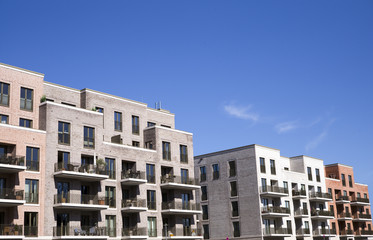 Fototapeta premium Fassade eines modernen Wohngebäudes in Hamburg, Deutschland