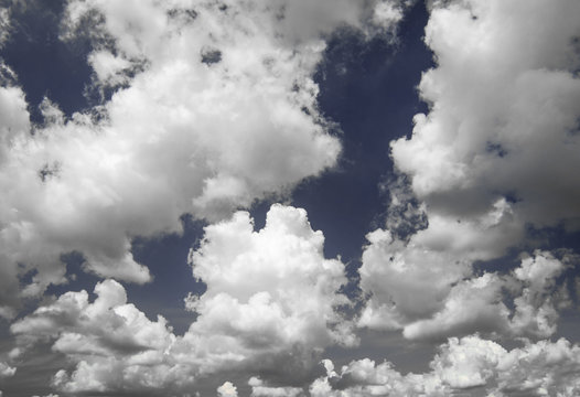 Fototapeta Fototapeta Chmury na niebieskim niebie na zamówienie