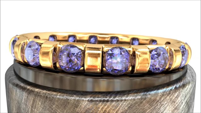 Goldring mit blauen Edelsteinen