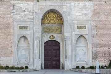 Fototapeta na wymiar Gate of Topkapi Palace First Yard in Istanbul, Turkey