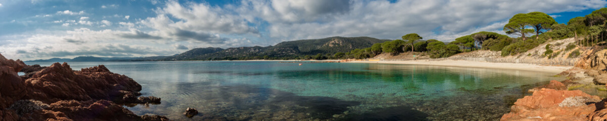 Panoramablick auf den Strand von Palombaggia auf Korsika