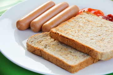 Roasted toast breads and pork sausages