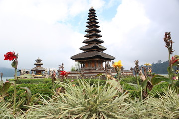 Fototapeta na wymiar Temple Ulun danu, bali, indonésie