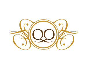 QQ  Luxury Ornament Initial Logo