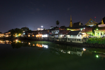 Fototapeta na wymiar village near river at night at chantaboon village in chantaburi , Thailan