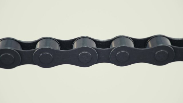 A looping shot of an infinite chain.