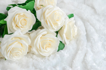 Obraz na płótnie Canvas White artificial roses